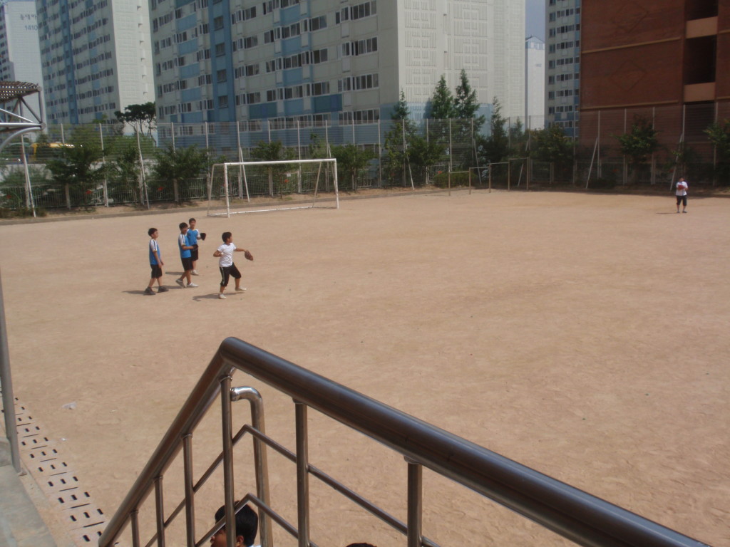 korean kids playing baseball